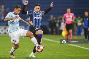 Christian Oliva, de Nacional. Torneo Clausura. Estadio Gran Parque Central.