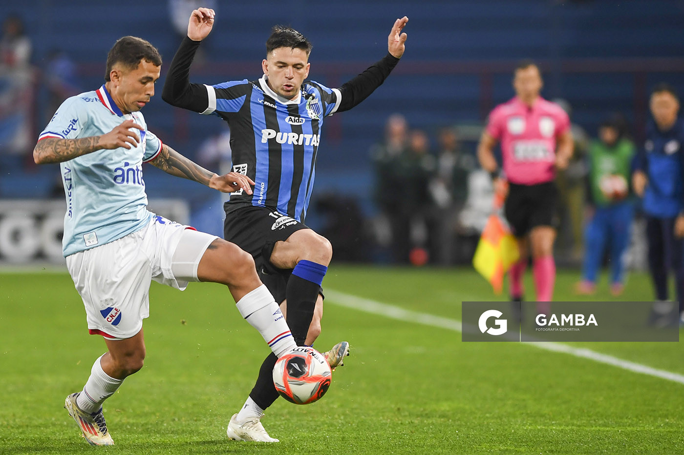 Christian Oliva, de Nacional. Torneo Clausura. Estadio Gran Parque Central.