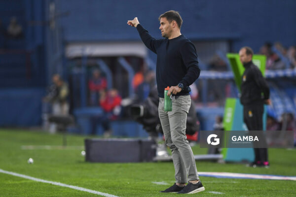 Joaquín Papa, director técnico de Liverpool. Torneo Clausura. Estadio Gran Parque Central.