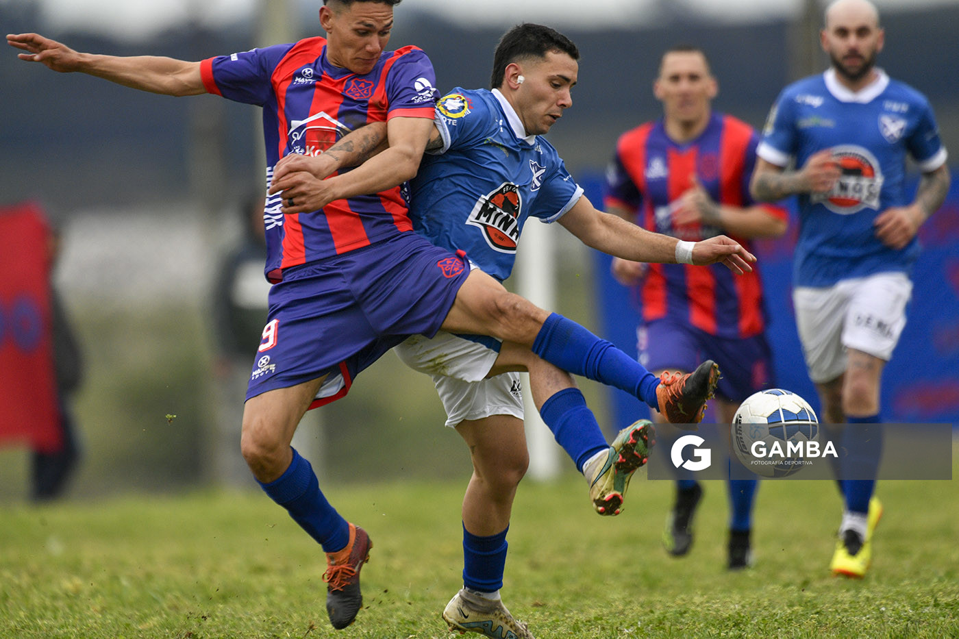 Amadeus Pintos, de Lito. Rodrigo Beracochea, de Sportivo Minas. Campeonato Minuano. Complejo Deportivo de Sportivo Minas.