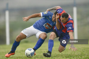Brian Sotelo, de Sportivo Minas. Luis Buzón, de Lito. Campeonato Minuano. Complejo Deportivo de Sportivo Minas.