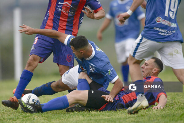 Brian Sotelo, de Sportivo Minas. Luis Buzón, de Lito. Campeonato Minuano. Complejo Deportivo de Sportivo Minas.