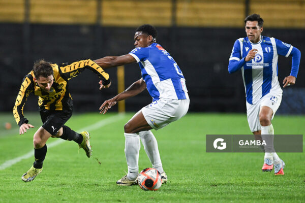Pedro Milans, de Peñarol. Torneo Clausura. Estadio Campeón del Siglo.