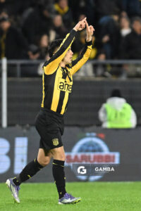 Leonardo Fernández, de Peñarol. Torneo Clausura. Estadio Campeón del Siglo.