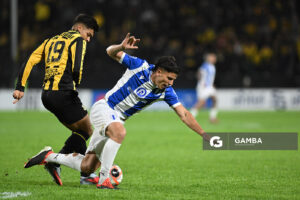 Matías Arezo, de Peñarol. Torneo Clausura. Estadio Campeón del Siglo.