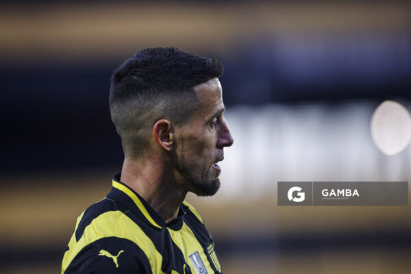 Javier Cabrera, de Peñarol. Torneo Clausura. Estadio Campeón del Siglo.