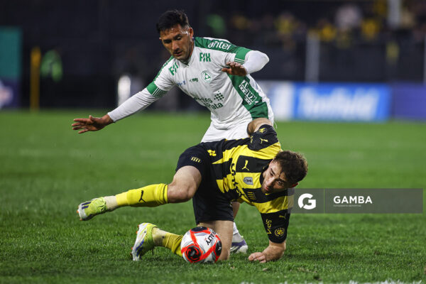 Pedro Milans, de Peñarol. Torneo Clausura. Estadio Campeón del Siglo.