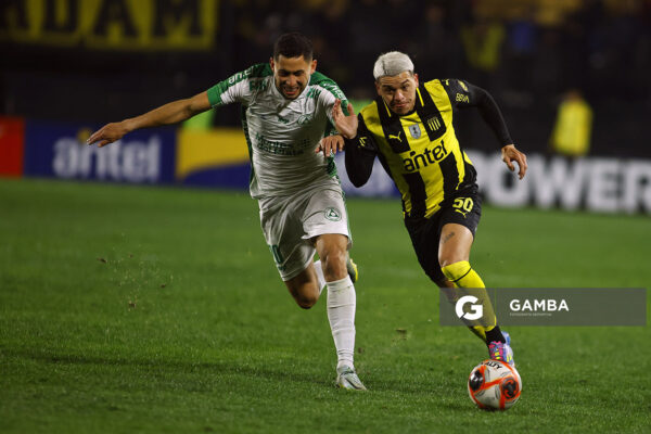 Diego García, de Peñarol. Torneo Clausura. Estadio Campeón del Siglo.