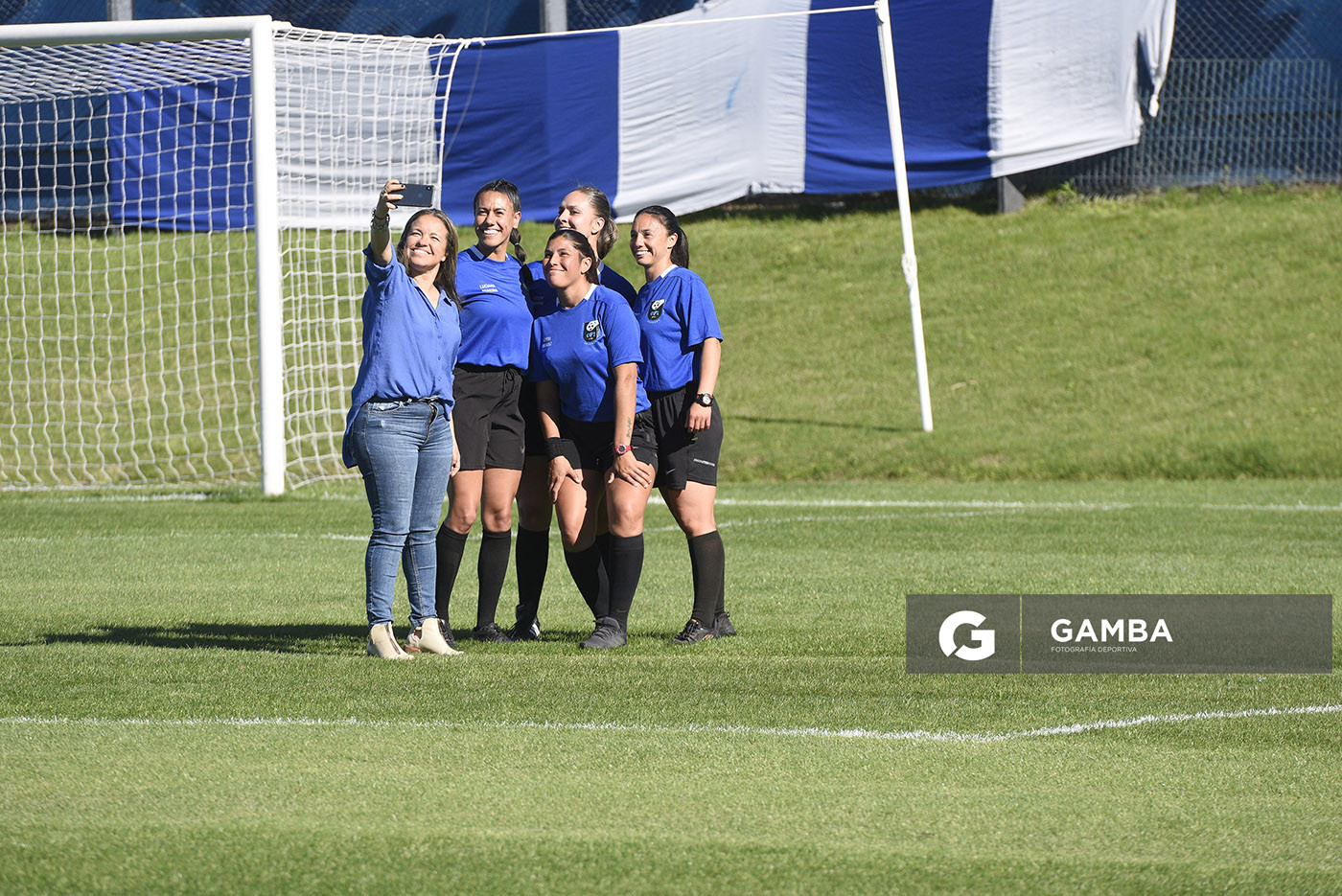 Luciana Pereira, árbitra central. 23ª Copa Nacional de Fútbol Femenino. Estadio Parque Artigas.