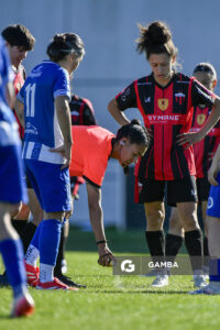 Luciana Pereira, árbitra central, 23ª Copa Nacional de Fútbol Femenino. Estadio Parque Artigas.