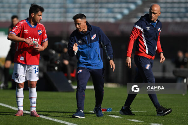 Pablo Peirano, director técnico de Nacional. Torneo Clausura. Estadio Centenario.