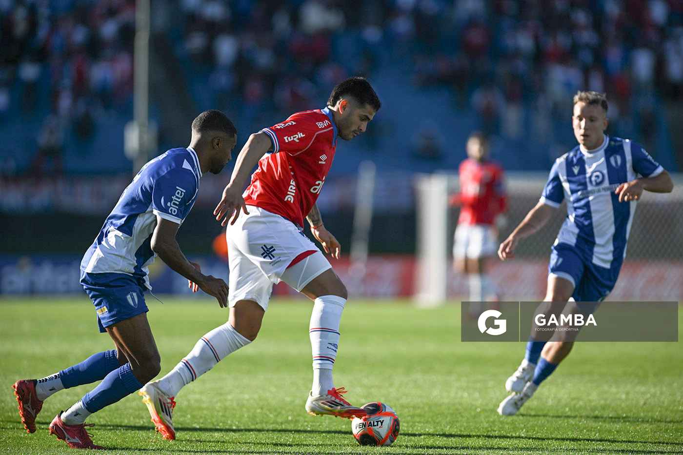 Maximiliano Gómez, de Nacional, Torneo Clausura. Estadio Centenario.