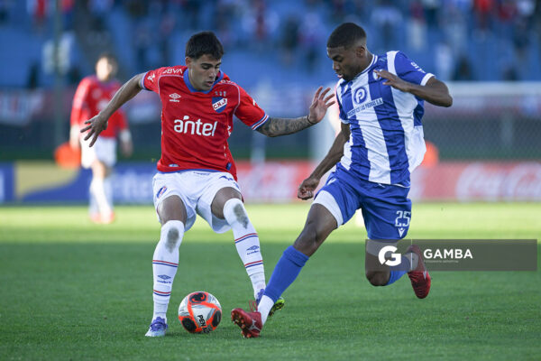 Lucas Villalba, de Nacional, Torneo Clausura. Estadio Centenario.