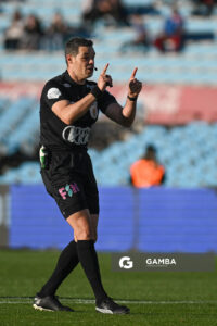 Hernán Heras, árbitro central, Torneo Clausura. Estadio Centenario.