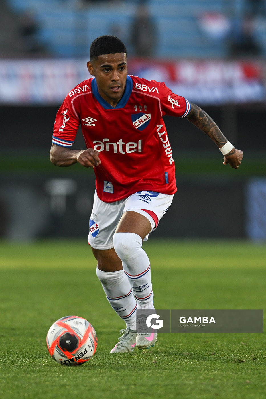 Juan Cruz de los Santos, de Nacional, Torneo Clausura. Estadio Centenario.