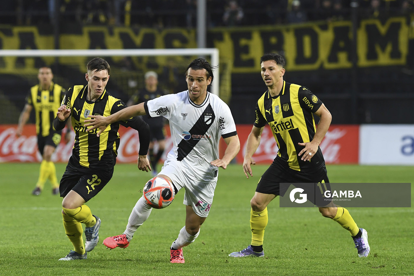Ignacio Pintos, de Danubio, Torneo Clausura. Estadio Campeón del Siglo.