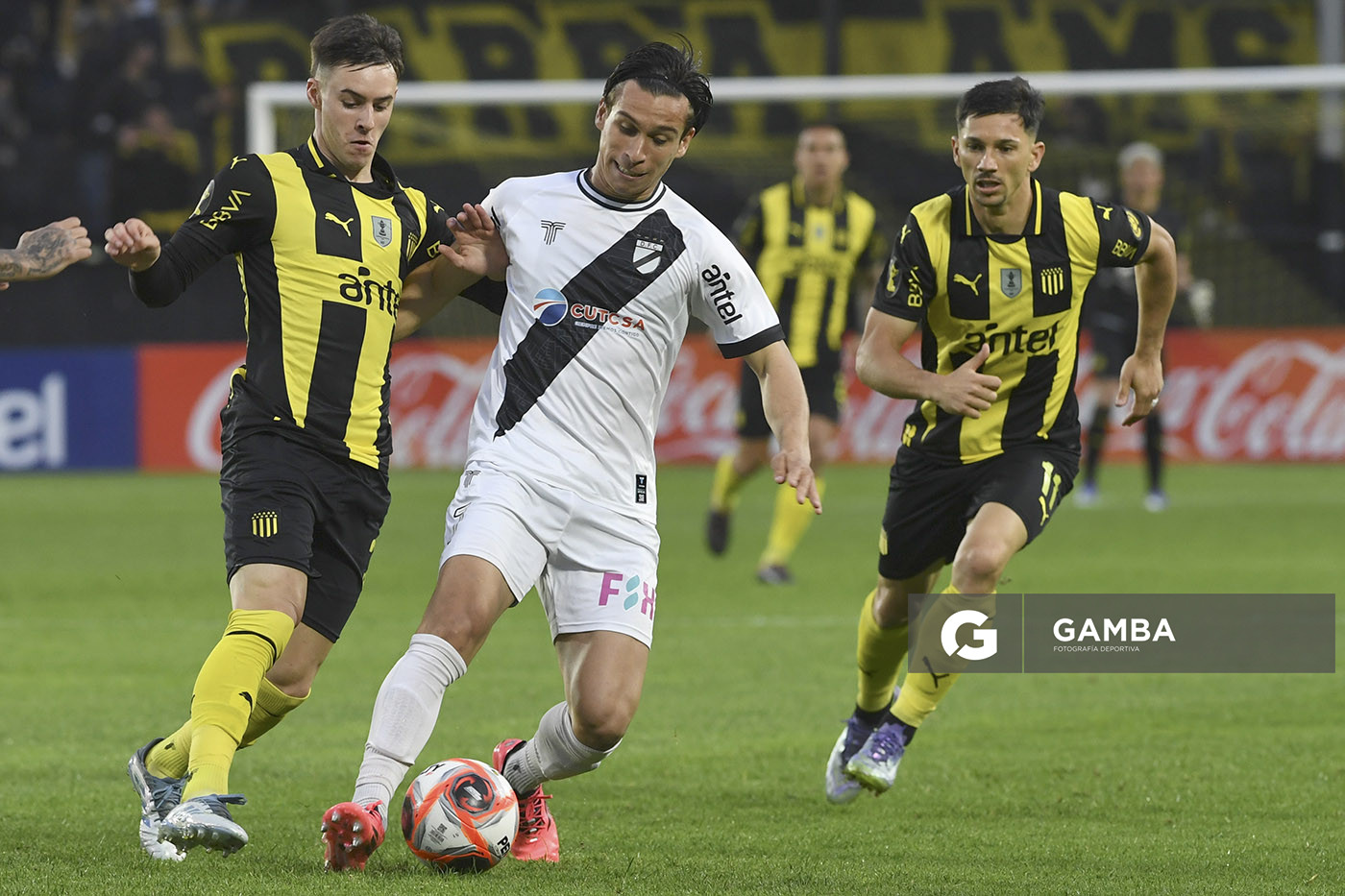 Ignacio Pintos, de Danubio, Torneo Clausura. Estadio Campeón del Siglo.