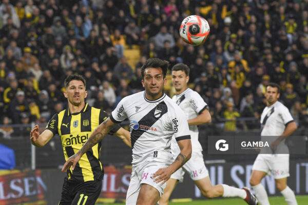 Maximiliano Perg, de Danubio, Torneo Clausura. Estadio Campeón del Siglo.