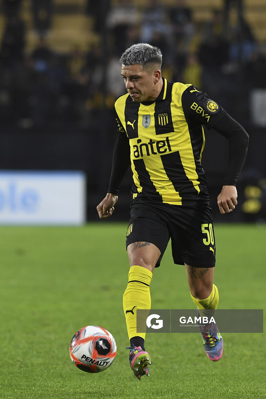 Diego García, de Peñarol, Torneo Clausura. Estadio Campeón del Siglo.