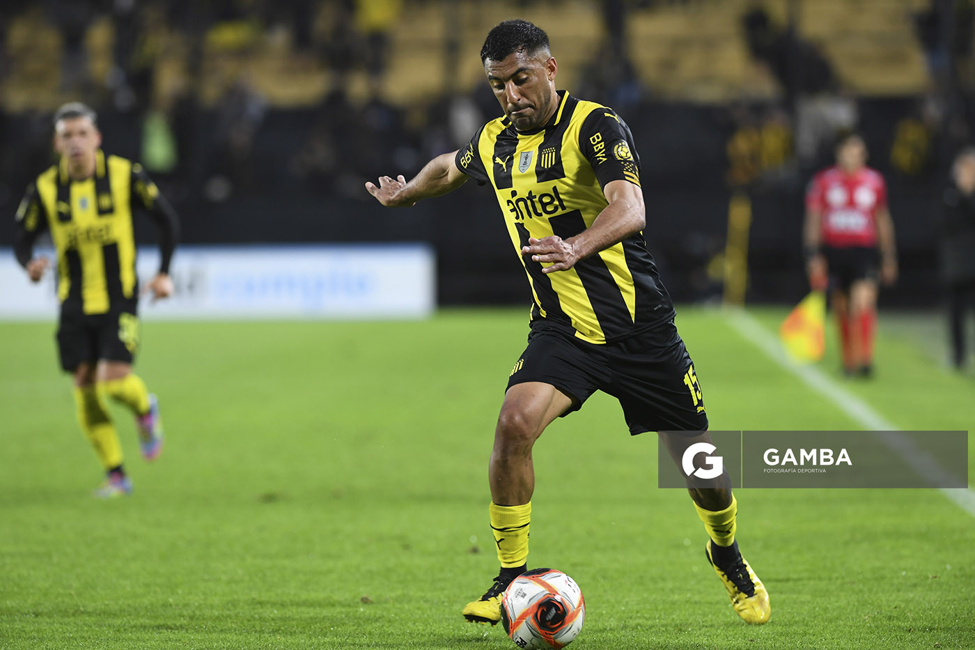 Maximiliano Olivera, de Peñarol, Torneo Clausura. Estadio Campeón del Siglo.