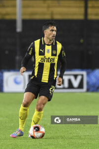 Jaime Báez, de Peñarol, Torneo Clausura. Estadio Campeón del Siglo.