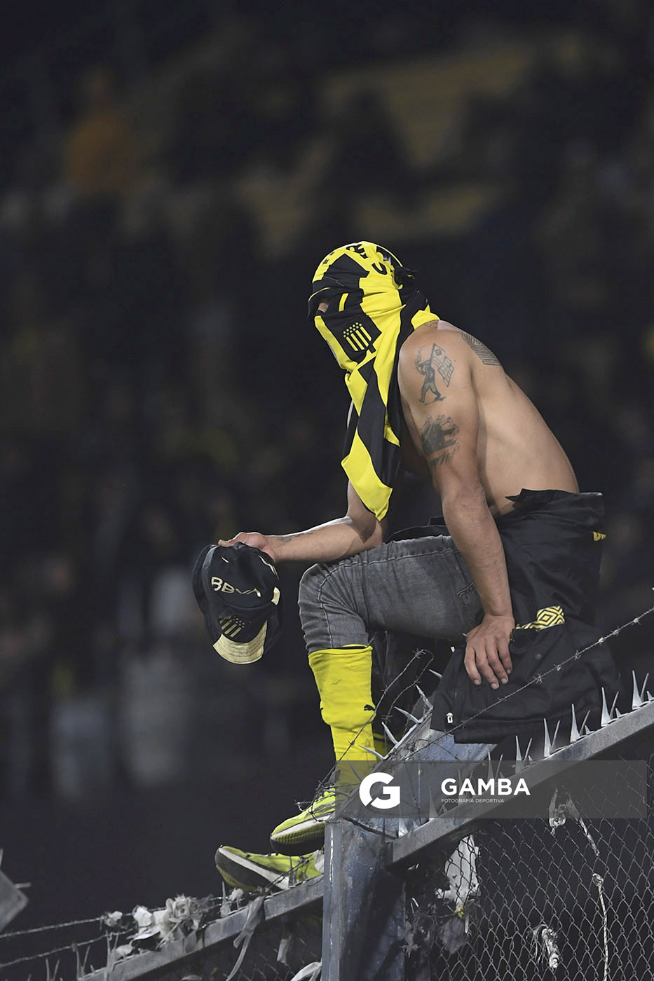 Hinchas de Peñarol, Torneo Clausura. Estadio Campeón del Siglo.