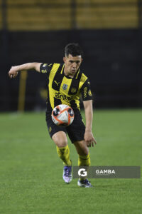 Leonardo Fernández, de Peñarol, Torneo Clausura. Estadio Campeón del Siglo.