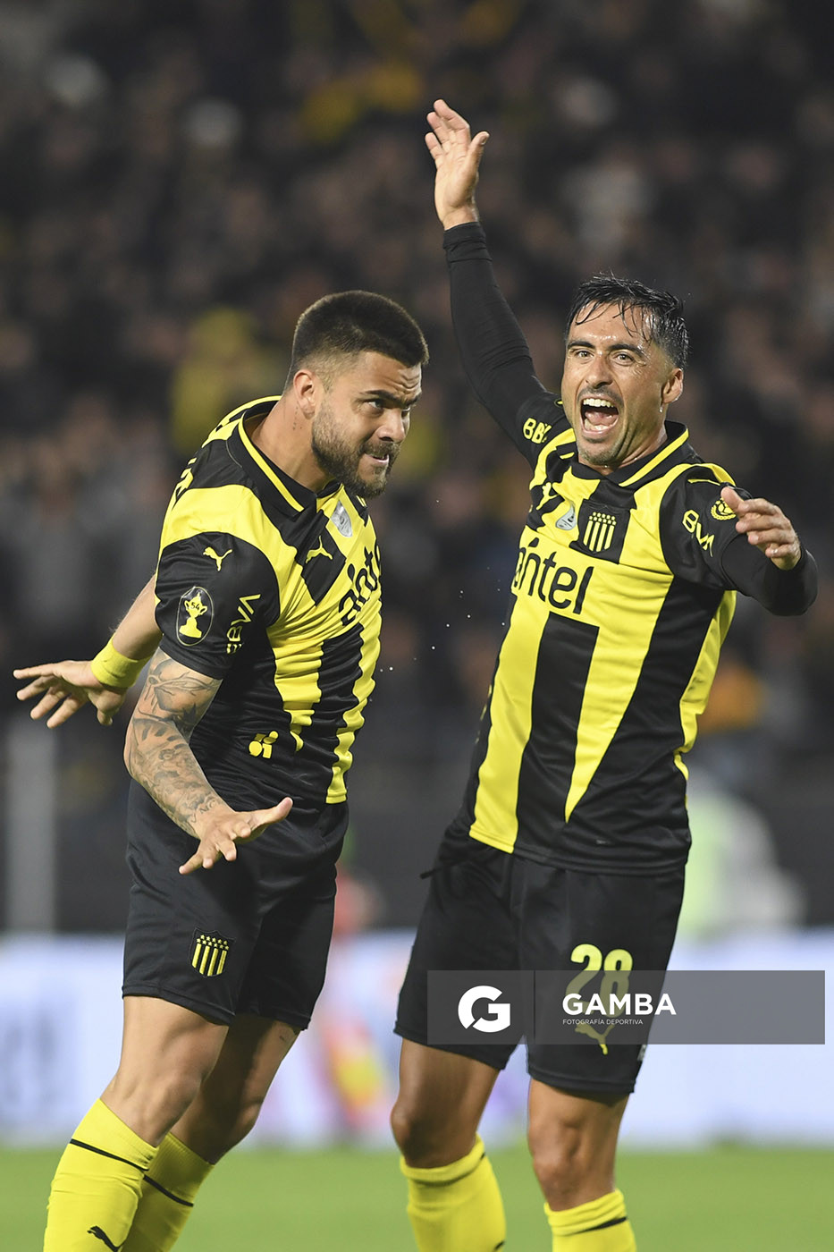 Héctor Villalba, de Peñarol, Torneo Clausura. Estadio Campeón del Siglo.
