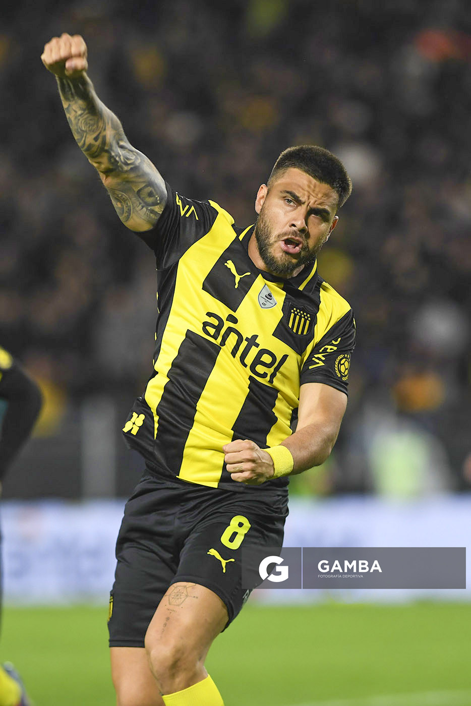 Héctor Villalba, de Peñarol, Torneo Clausura. Estadio Campeón del Siglo.
