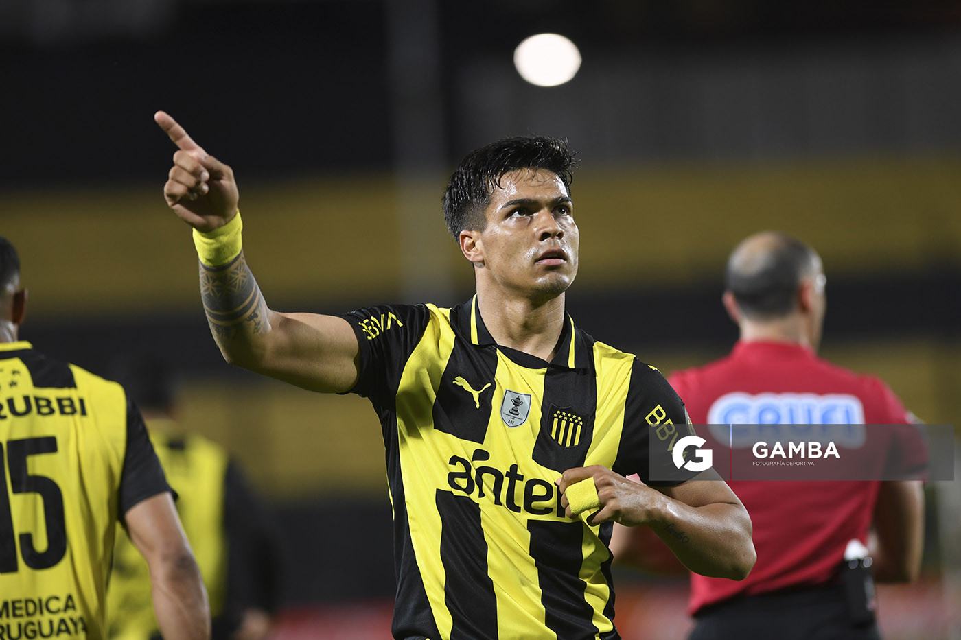 Matías Arezo, de Peñarol, Torneo Clausura. Estadio Campeón del Siglo.