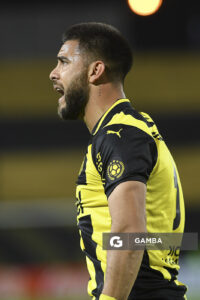Héctor Villalba, de Peñarol, Torneo Clausura. Estadio Campeón del Siglo.