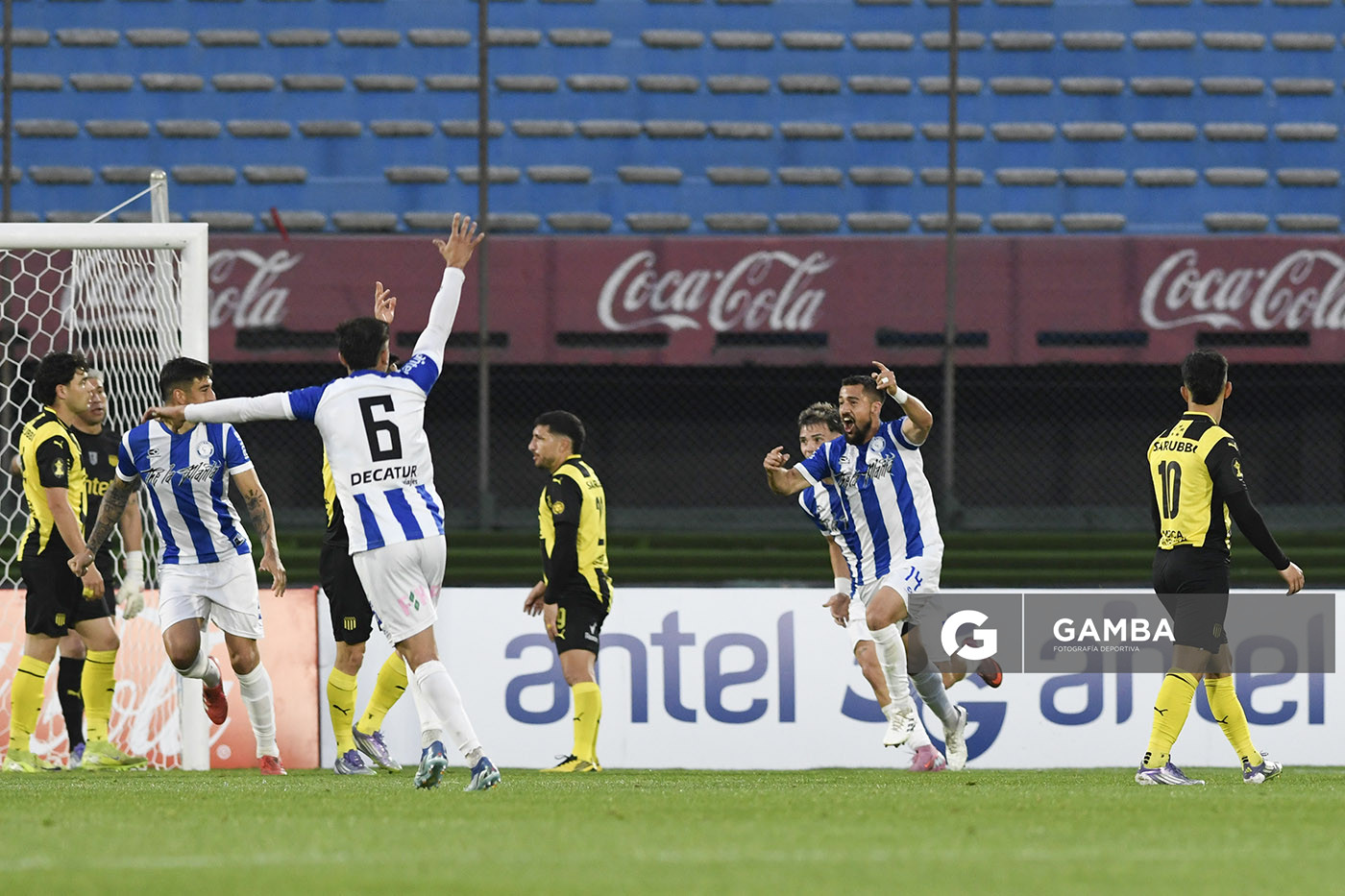 Lucas Correa, de Cerro Largo, Torneo Clausura. Estadio Centenario.