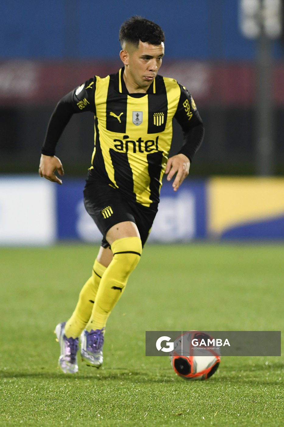 Leonardo Fernández, de Peñarol, Torneo Clausura. Estadio Centenario.