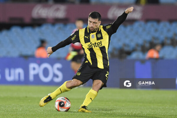 Eric Remedi, de Peñarol, Torneo Clausura. Estadio Centenario.
