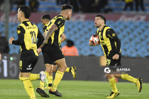 Eric Remedi, de Peñarol, Torneo Clausura. Estadio Centenario.