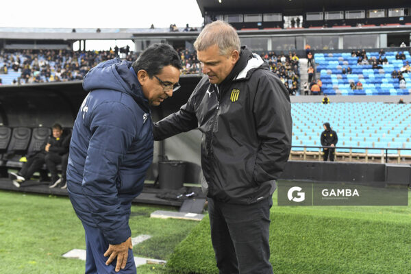 Diego Aguirre, director técnico de Peñarol, Torneo Clausura. Estadio Centenario.