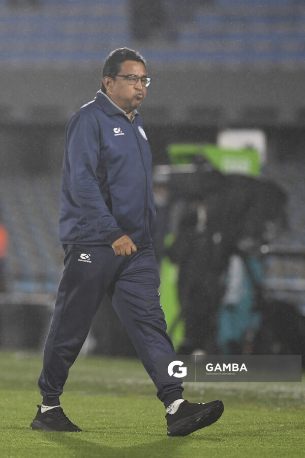 Danielo Núñez, director técnico de Cerro Largo, Torneo Clausura. Estadio Centenario.