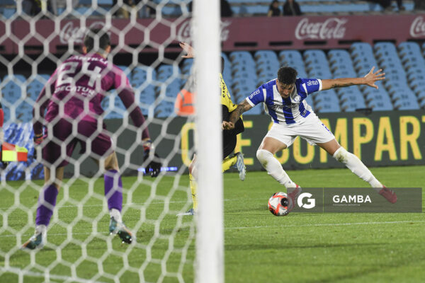 Facundo Parada, de Cerro Largo, Torneo Clausura. Estadio Centenario.
