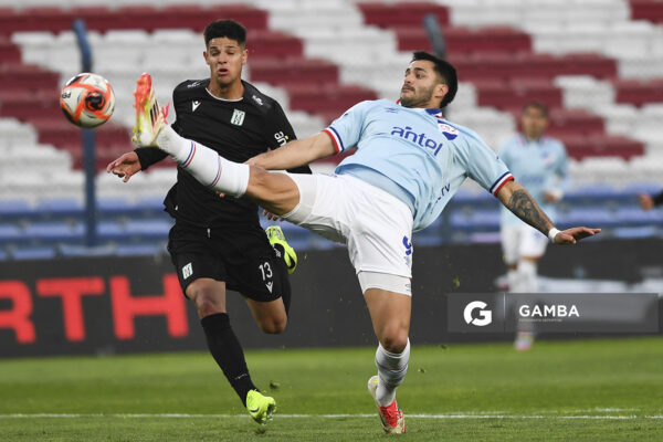 Maximiliano Gómez, de Nacional, Maximiliano Gómez, Torneo Clausura. Estadio Gran Parque Central.