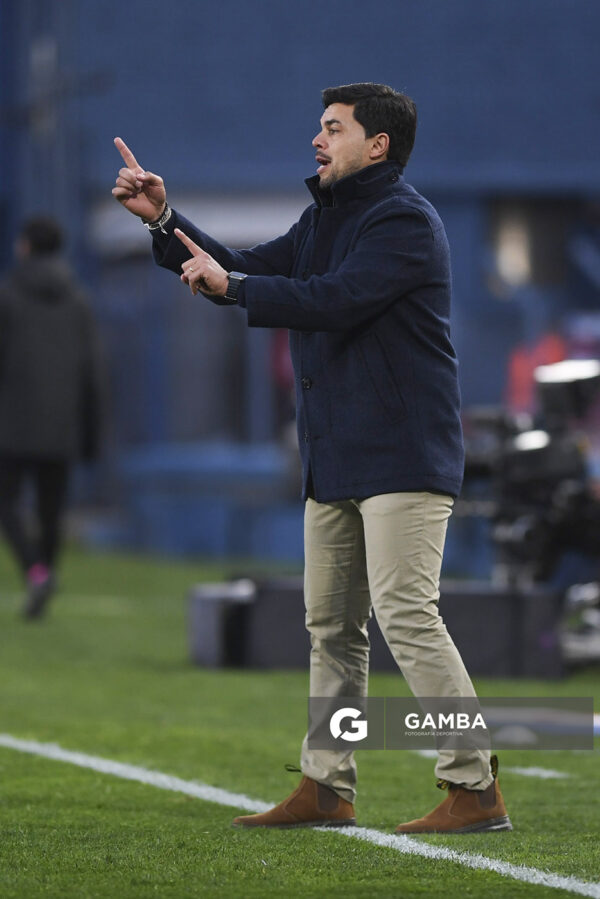 Cristian Chambian, director técnico de Racing, Torneo Clausura. Estadio Gran Parque Central.