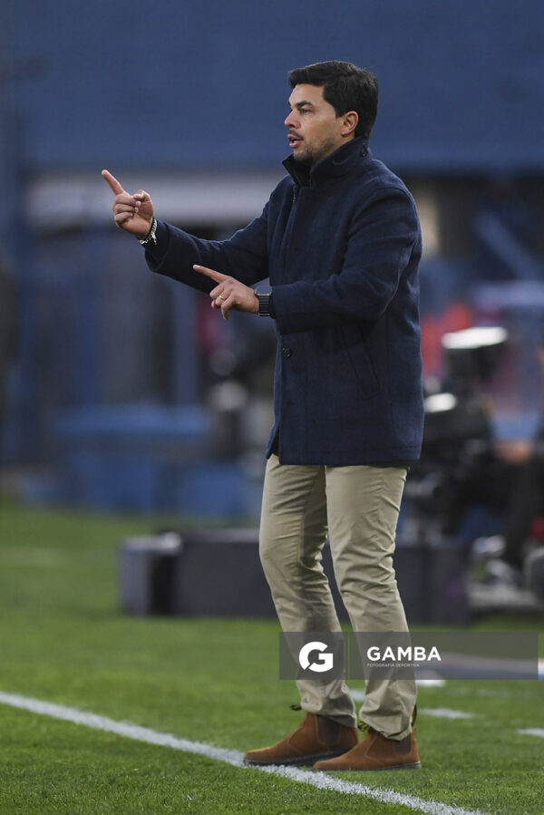 Cristian Chambian, director técnico de Racing, Torneo Clausura. Estadio Gran Parque Central.