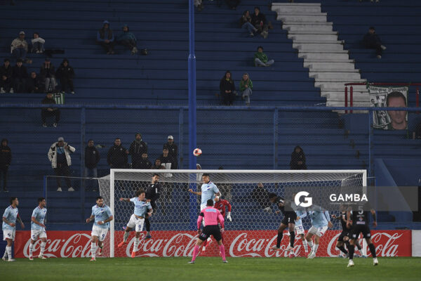 Hinchas de Racing. Torneo Clausura. Estadio Gran Parque Central.