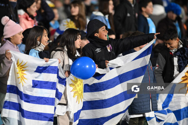 Hinchas de Uruguay. Eliminatorias sudamericanas. Estadio Centenario.