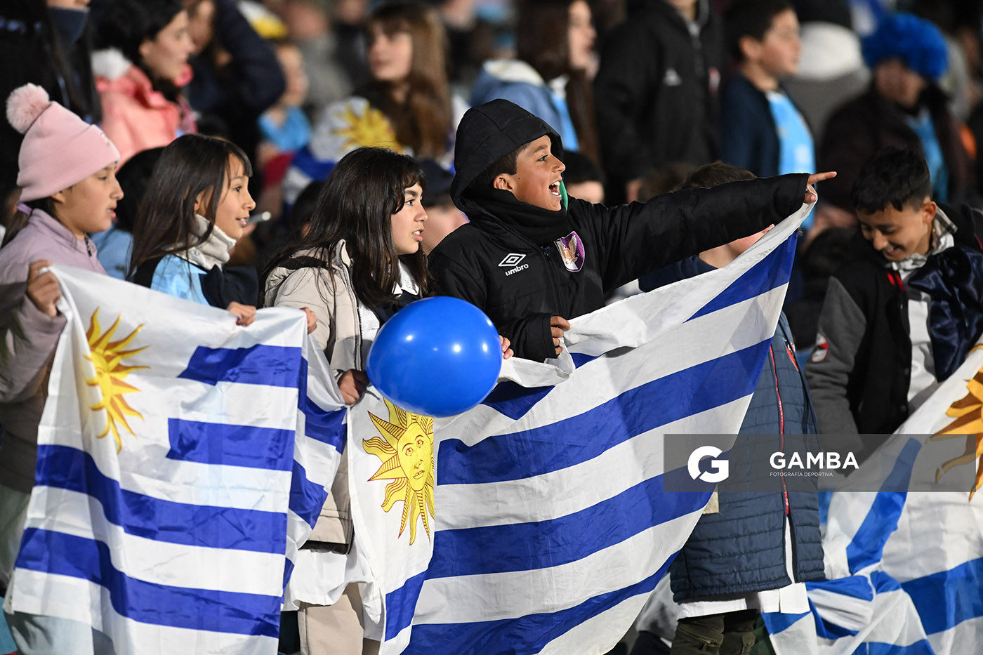 Hinchas de Uruguay. Eliminatorias sudamericanas. Estadio Centenario.