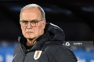 Marcelo Bielsa, director técnico de Uruguay, Eliminatorias sudamericanas. Estadio Centenario.
