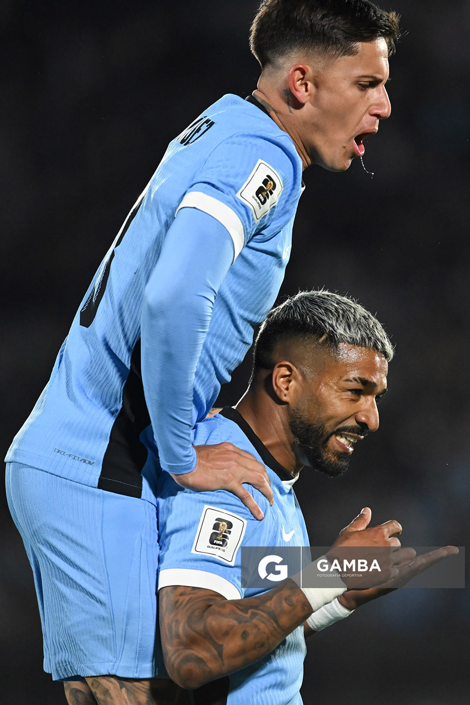 Rodrigo Aguirre, de Uruguay, Eliminatorias sudamericanas. Estadio Centenario.