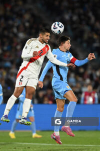 Luis Abram, de Perú, Eliminatorias sudamericanas. Estadio Centenario.
