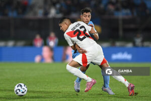 Kevin Quevedo, de Perú, Eliminatorias sudamericanas. Estadio Centenario.