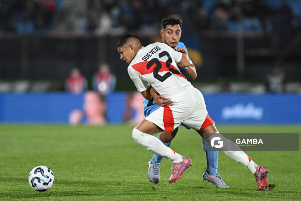 Kevin Quevedo, de Perú, Eliminatorias sudamericanas. Estadio Centenario.