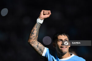 Mathías Olivera, de Uruguay, Eliminatorias sudamericanas. Estadio Centenario.